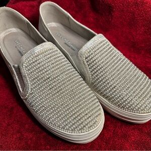 Ladies size 10 Silver Skechers